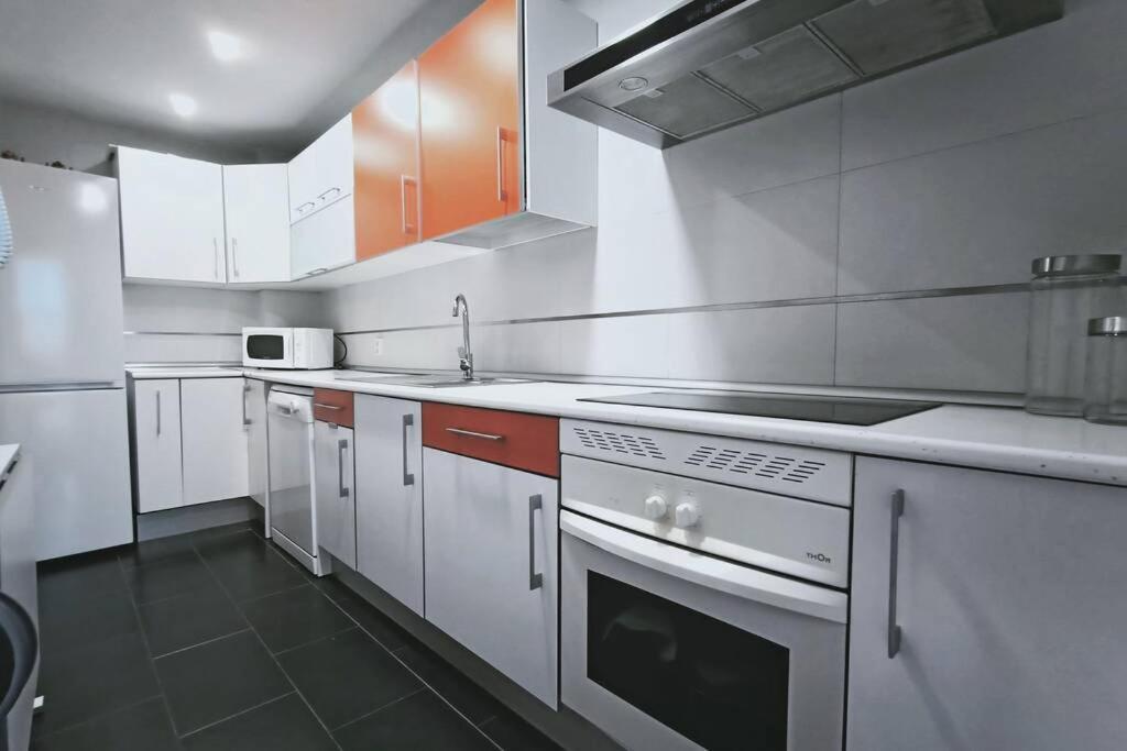 Lux Buenavista Apartment Toledo Luaran gambar