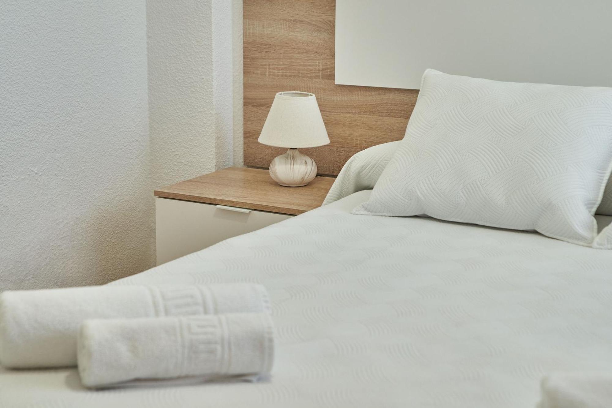 Lux Buenavista Apartment Toledo Luaran gambar