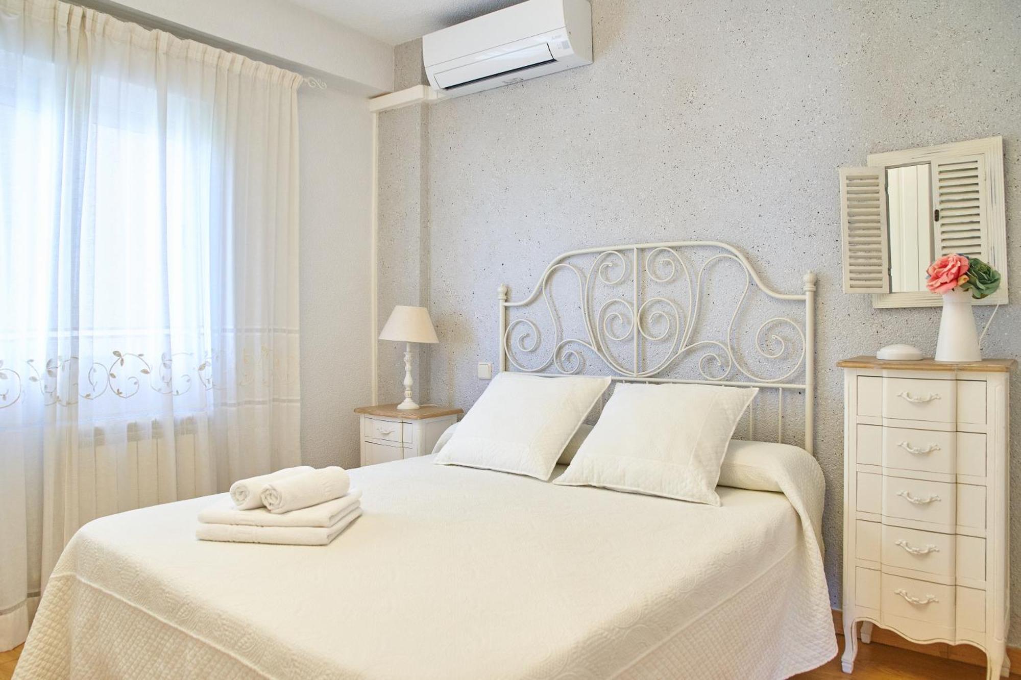 Lux Buenavista Apartment Toledo Luaran gambar